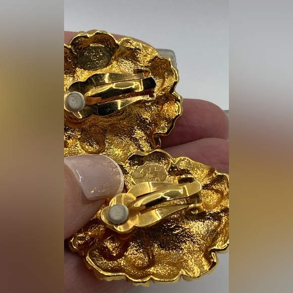 KENNETH JAY LANE FLORAL CLIP ON EARRINGS Vintage (Susan Caplan Rediscovered) - Picture 10 of 13